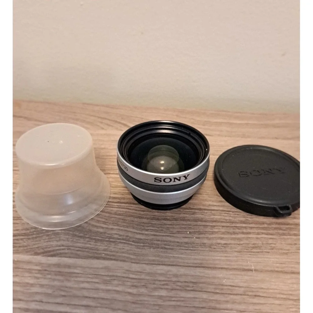 Sony VCL-DH0730 Wide Conversion Lens (x0.7) | For Cyber-shot Digital Cameras